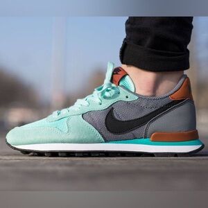 Nike Internationalist – Artisan Teal – Dark Russet Size 9.5